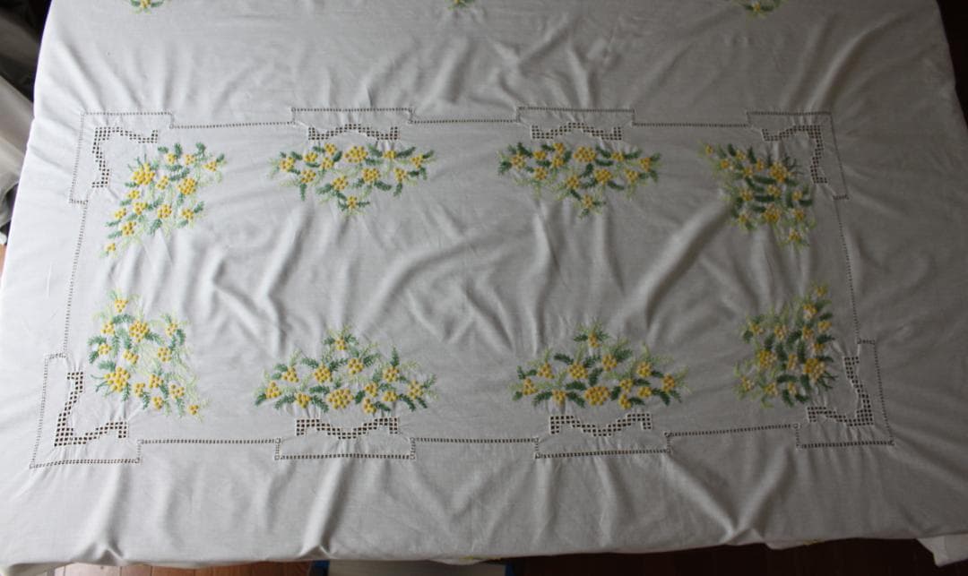 ミモザのテーブルクロス