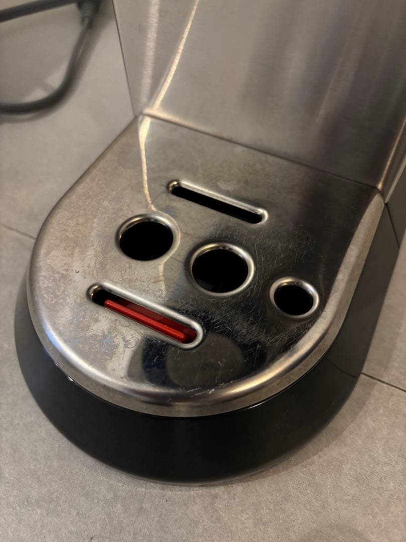 DeLonghi Dedica EC680M シルバー エスプレッソマシン