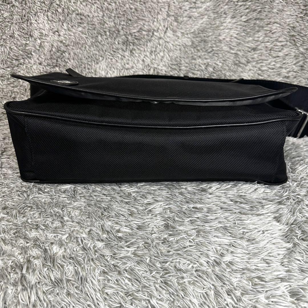 ハンティングワールド　メッセンジャーバッグ　レザー　キャンバス　黒　ショルダー