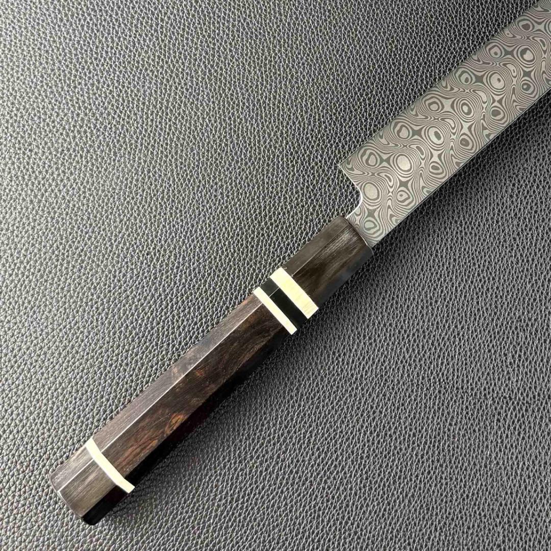 10083新品 ダマスカス先丸包丁 尺 渦刃紋105層 黒檀黒水牛白三本巻八角柄