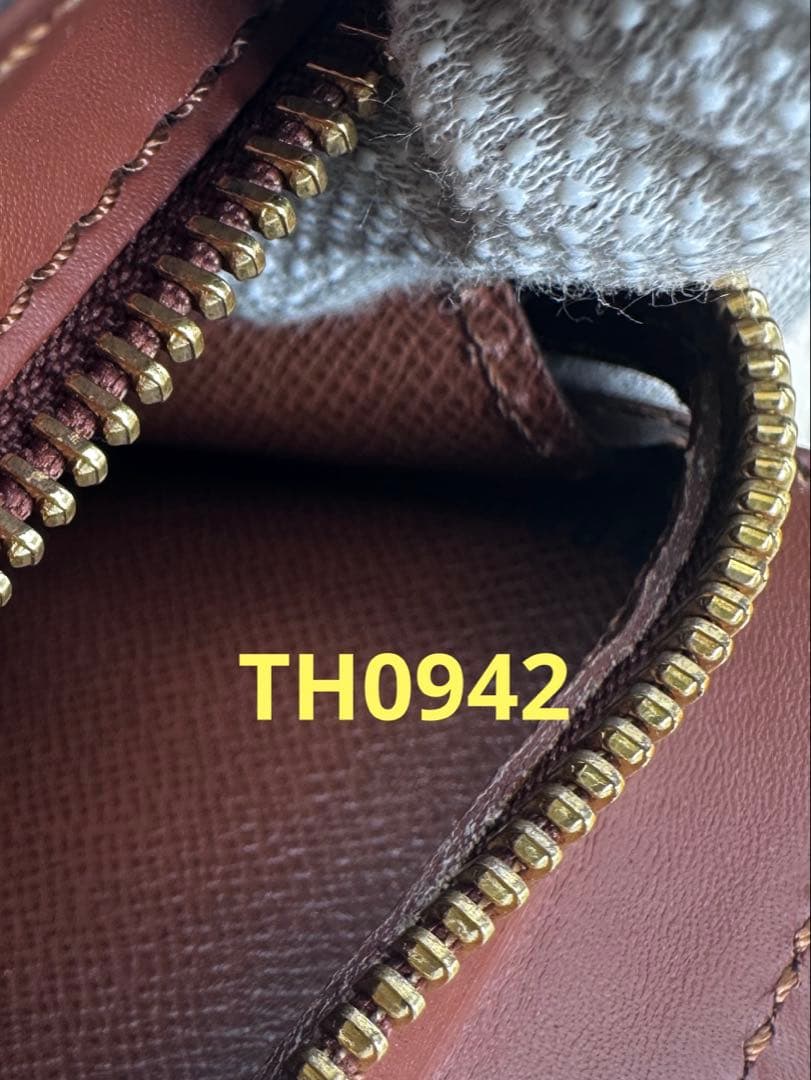 美品　ルイヴィトン　モノグラム　セカンドバッグ　ポシェットオム　TH0942