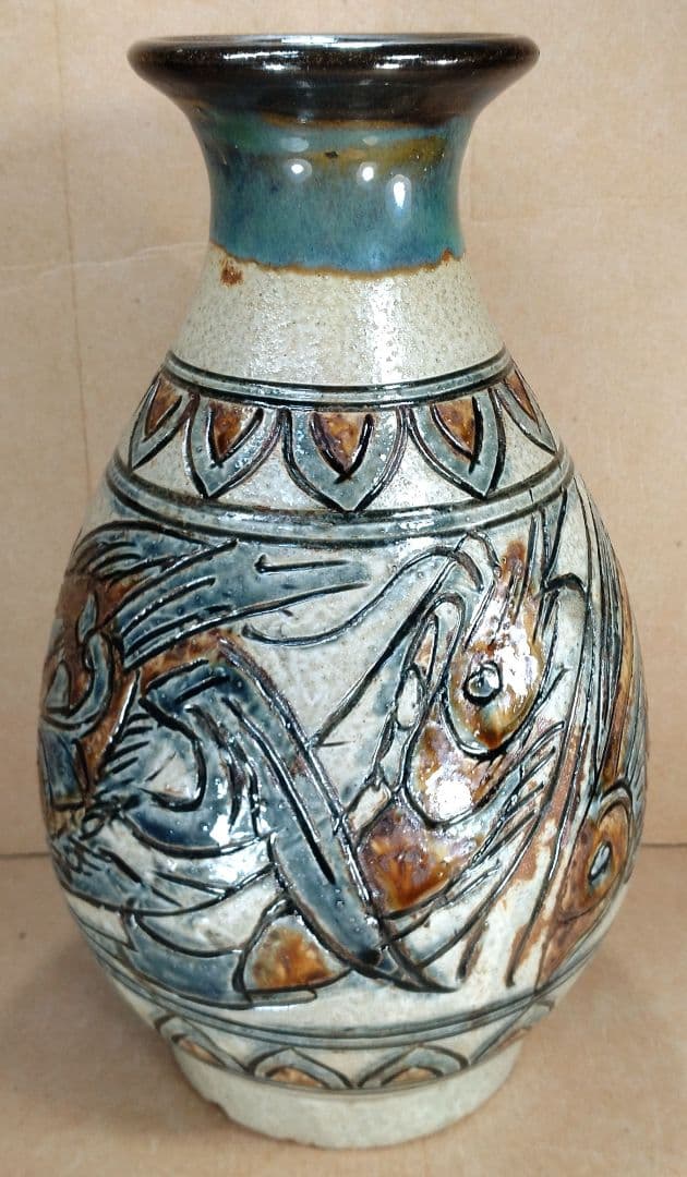 【本物保証】金城次郎 海老魚紋花瓶(海老2魚2）共箱 栞 人間国宝 美品 壷屋焼