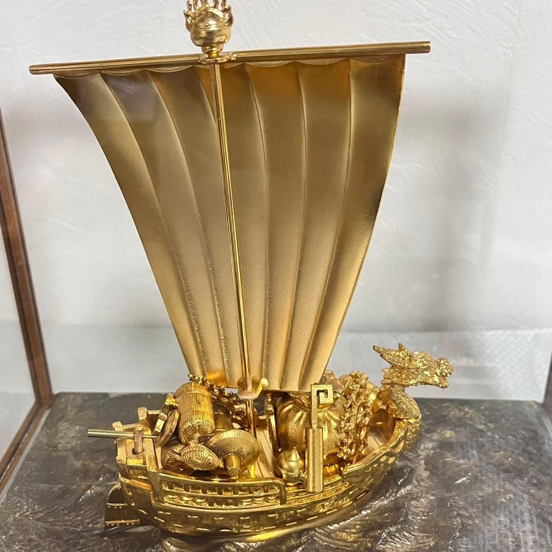 金属製　宝船　置物 ガラスケース付き　メッキ