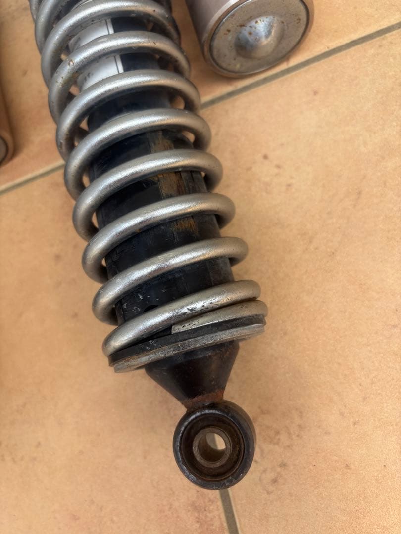 ゼファーχ サスペンション シルバー ブラック 2個セット