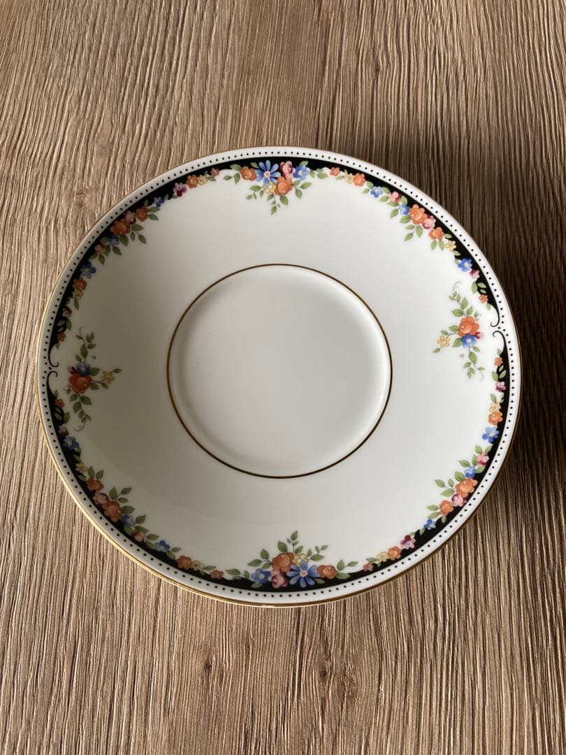 ウェッジウッド オズボーン　カップ&ソーサー４客＆シュガーポットのセット