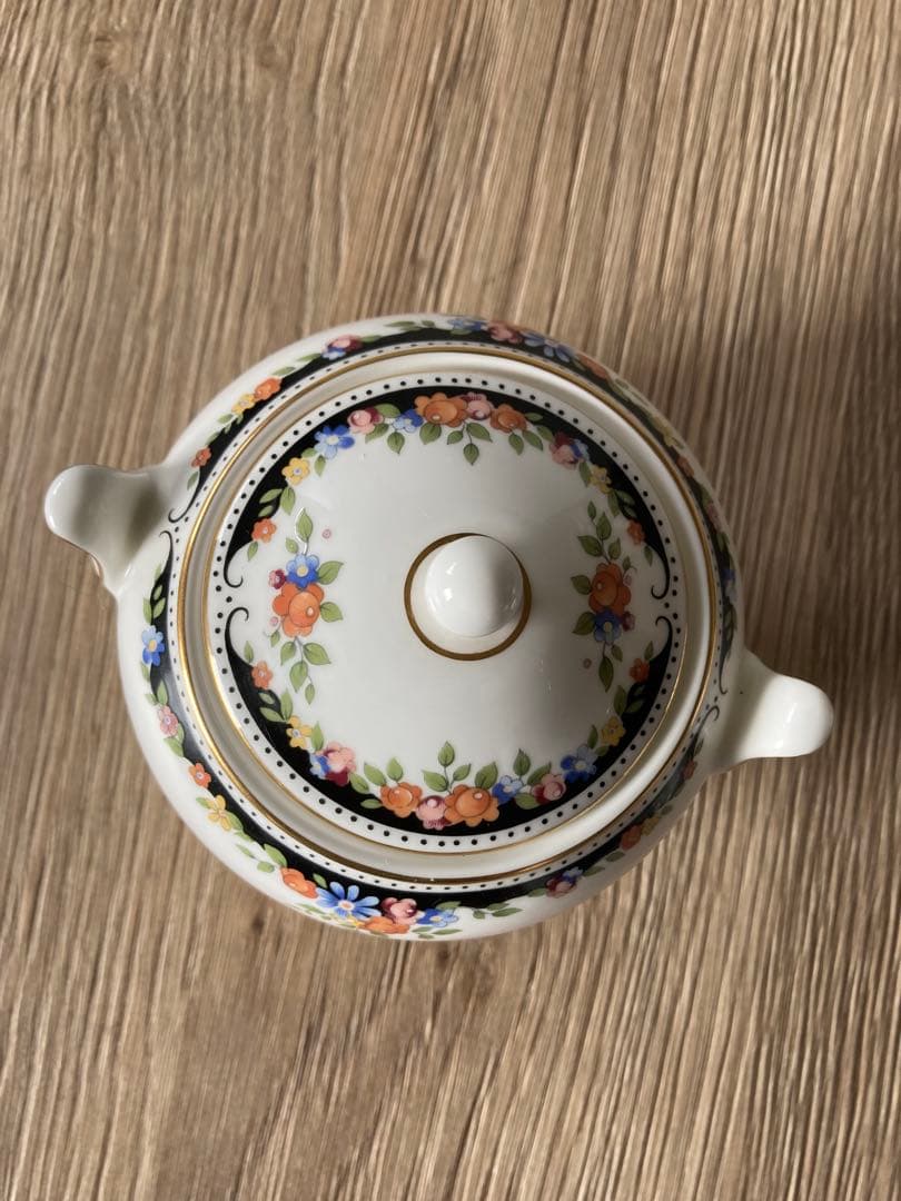 ウェッジウッド オズボーン　カップ&ソーサー４客＆シュガーポットのセット