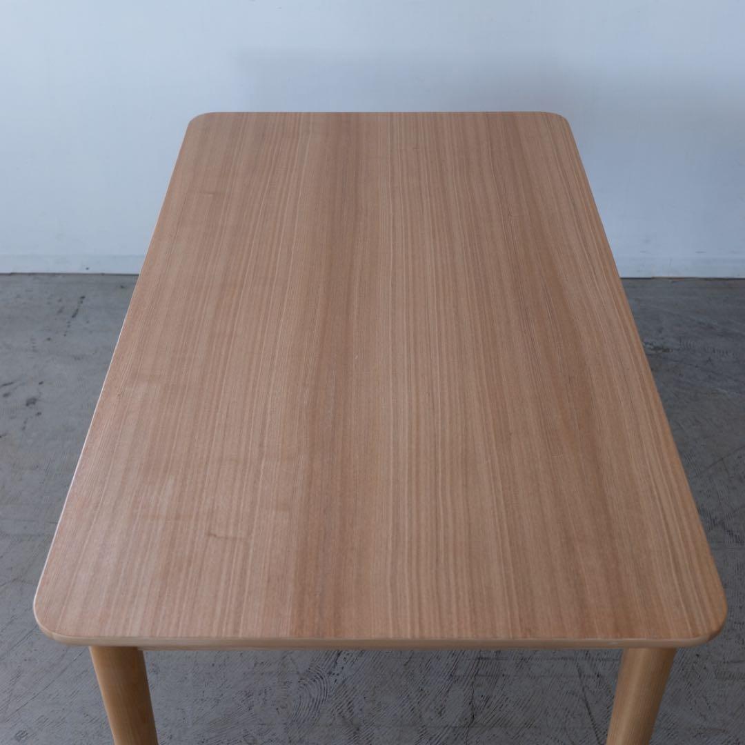 ナチュラル木製長方形ダイニングテーブル