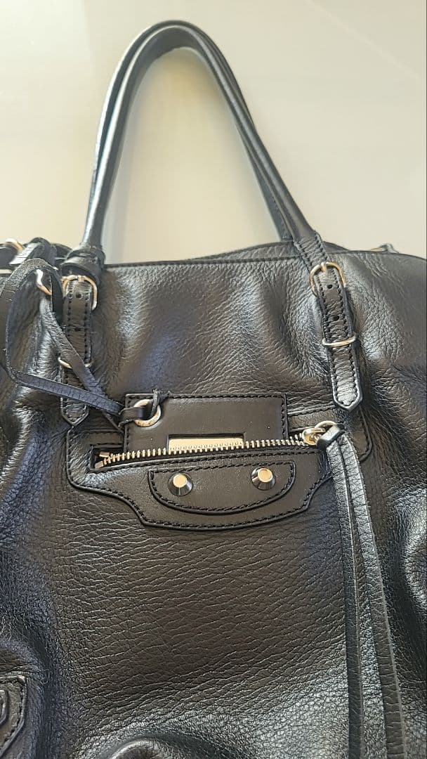 BALENCIAGA ブラック ダブルポケット レザー ショルダーバッグ