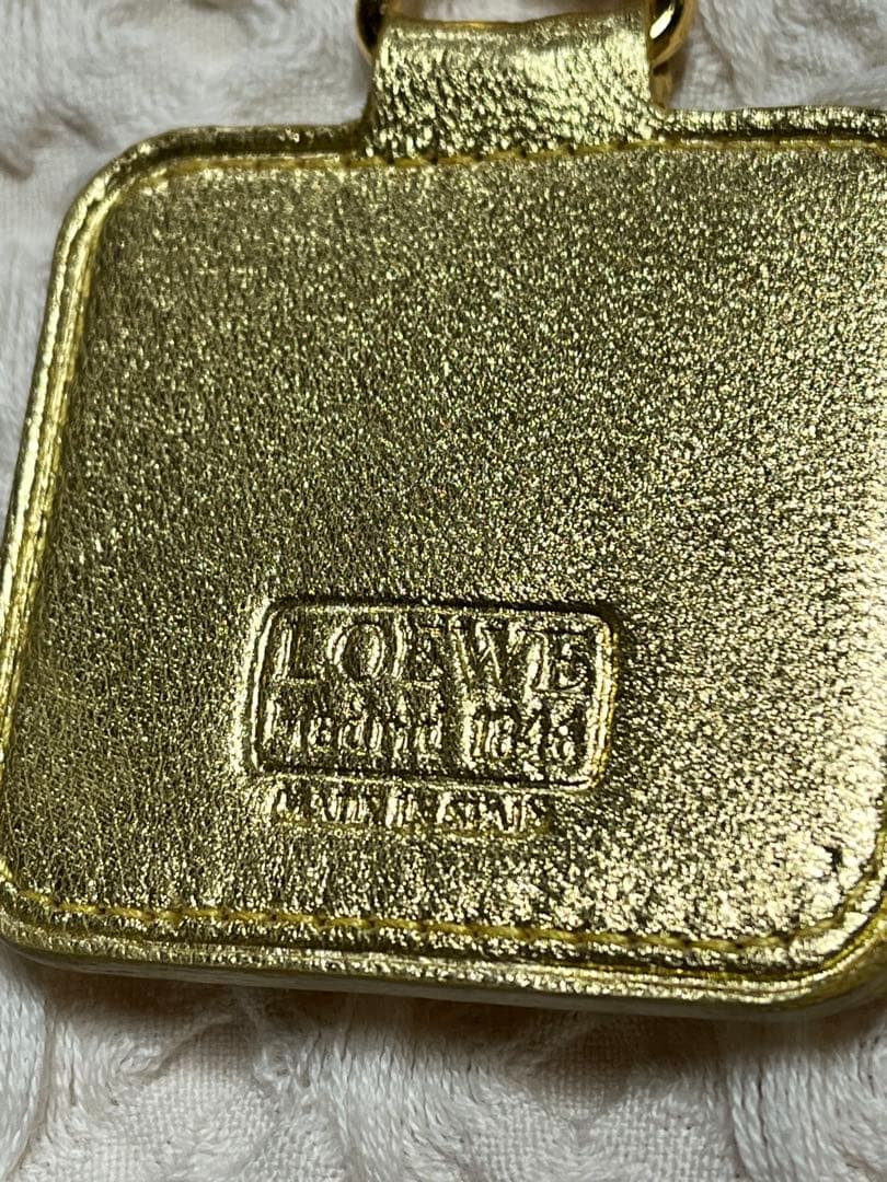 LOEWE ロエベ　ゴールド レザーチャーム　未使用品