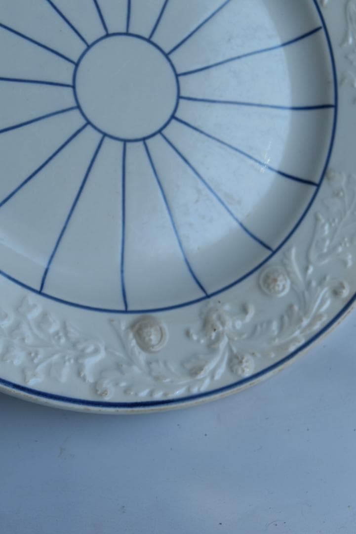 逸品19世紀ショワジー　ル　ロワ　花レリーフの皿　美品