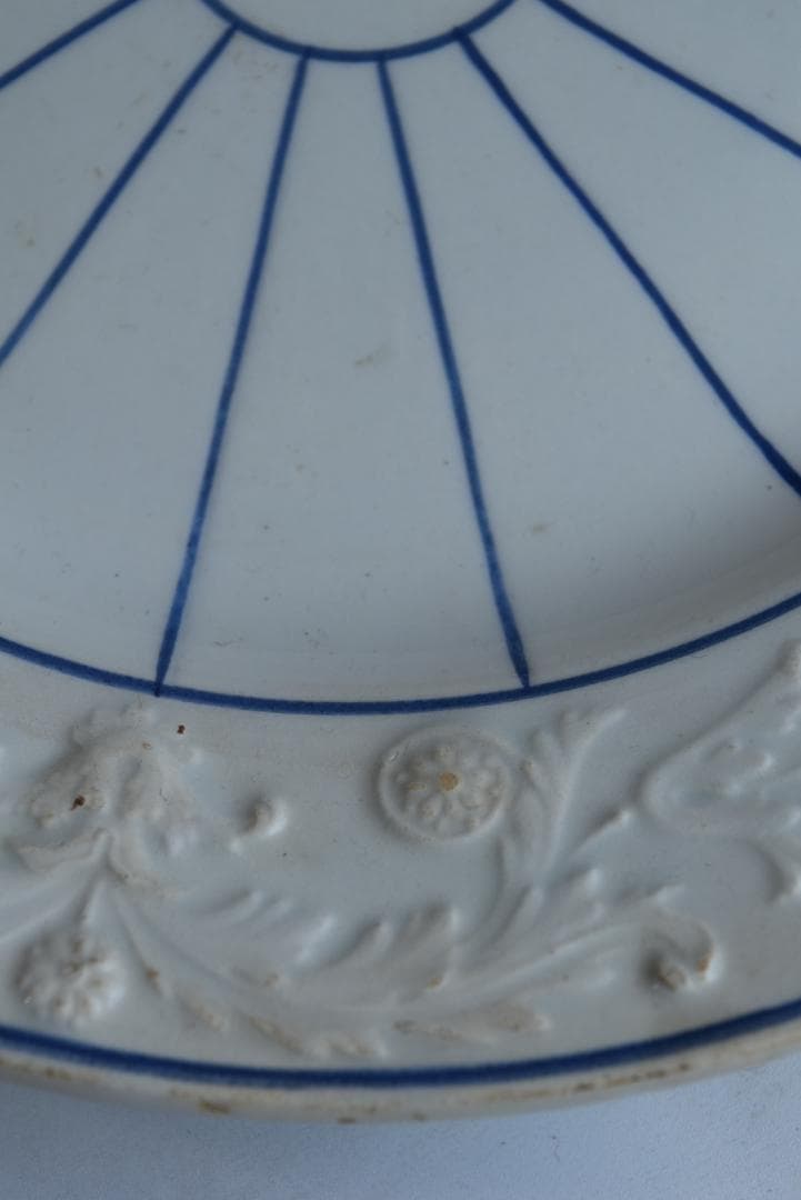 逸品19世紀ショワジー　ル　ロワ　花レリーフの皿　美品