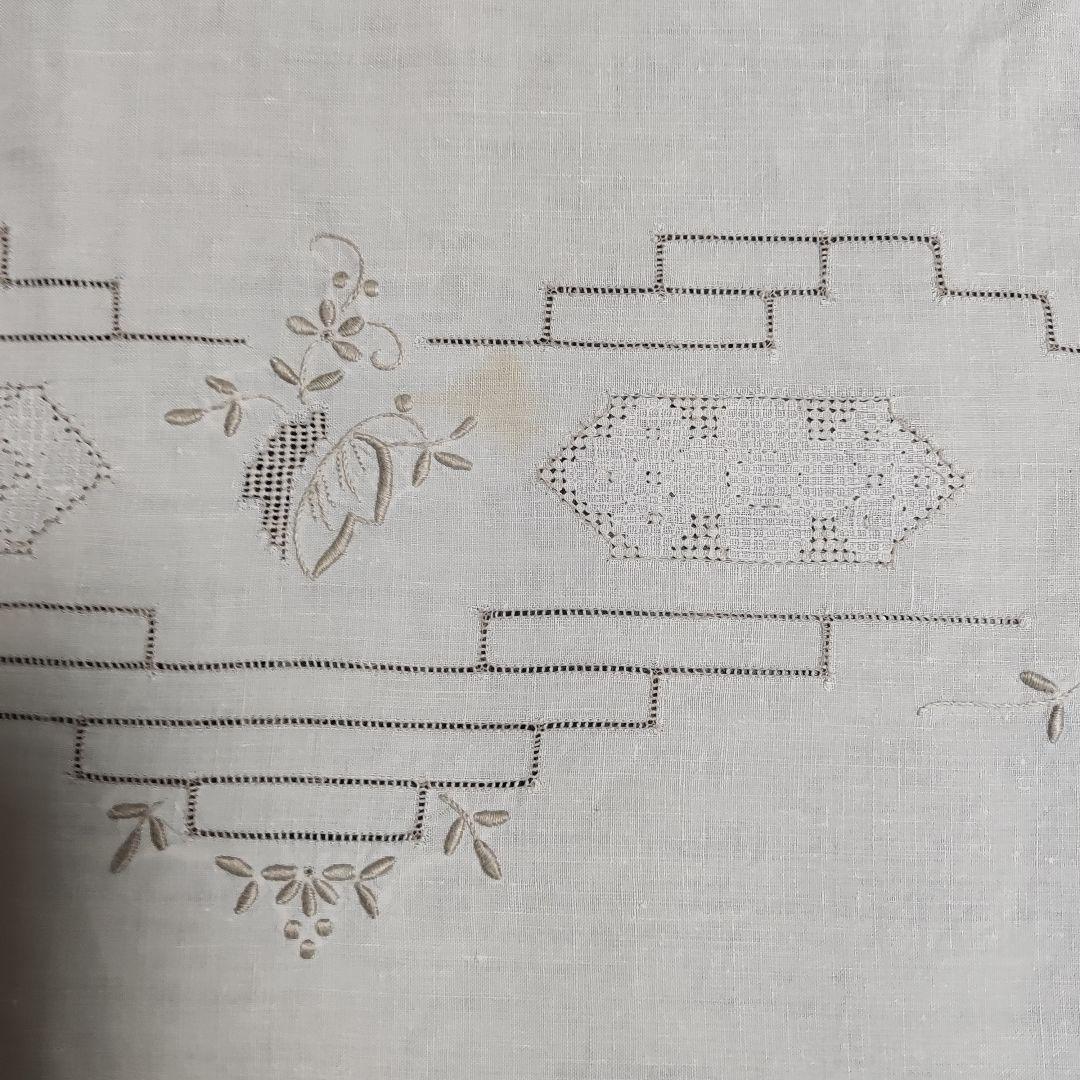 ⑦ 大判　刺繍テーブルクロス　 ナプキン12枚付