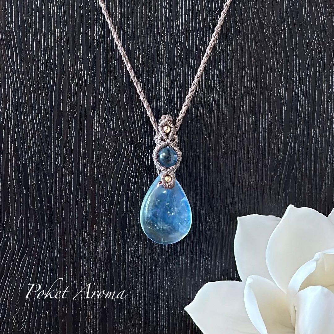 『天海』オーロラシラー入りアクアマリンとブラックアクアマリンのマクラメネックレス