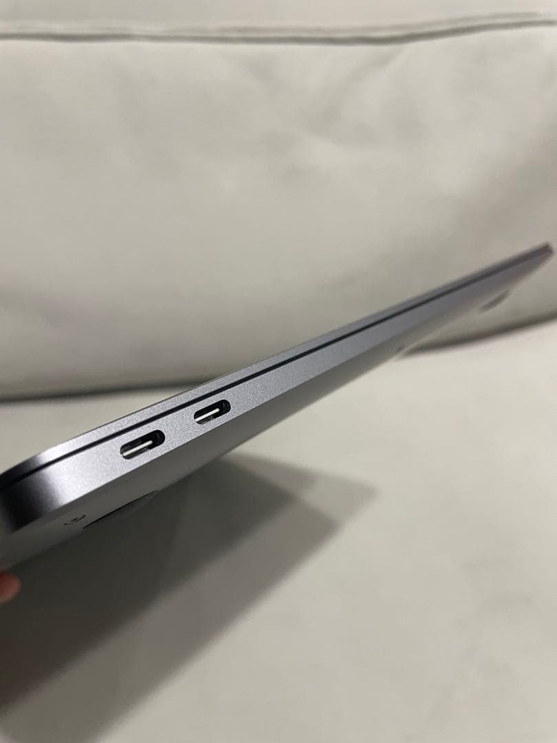 Apple MacBookAir M1 13インチ　99%バッテリ美品液晶線有