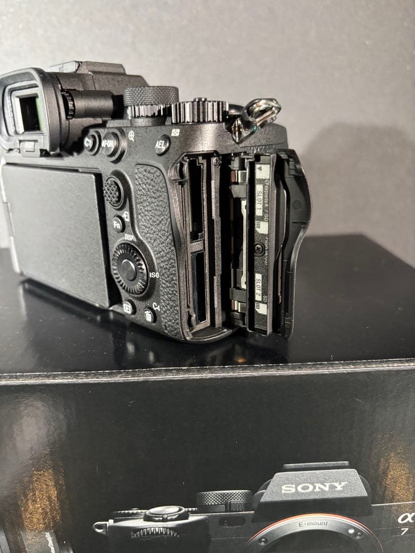 新品同様品　ILCE-7M4K シャッター数15回