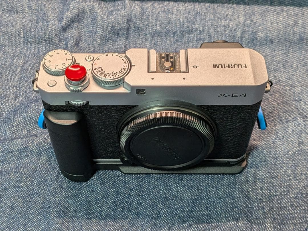 美品 FUJIFILM X-E4 ボディ シルバー（アクセサリー付属）