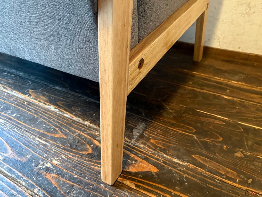 グレーの2人掛けソファ　2p モダン