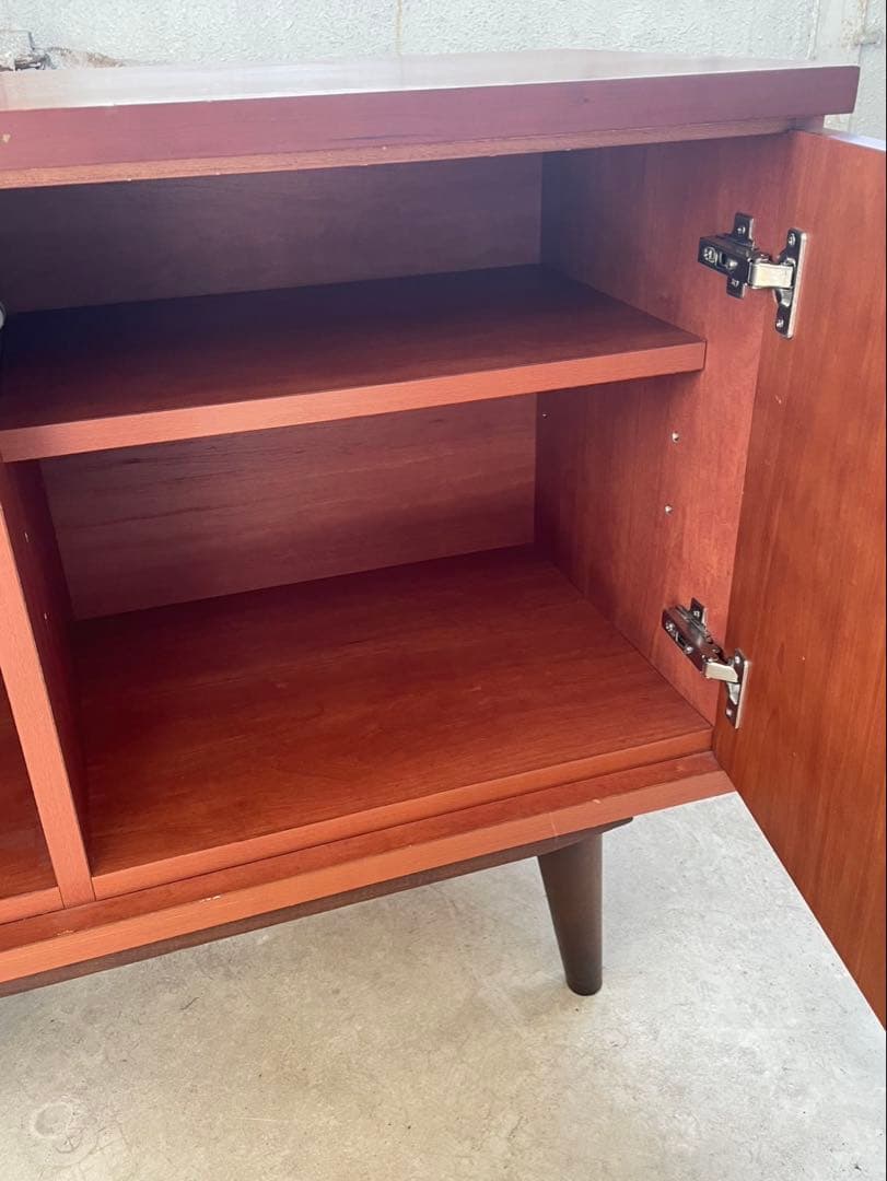 人気の北欧系　脚付チェスト　サイドボード