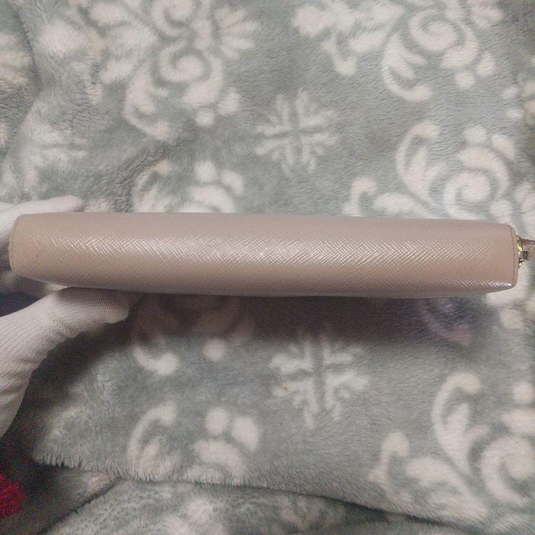 プラダPRADAサフィアーノラウンドファスナーベージュ系