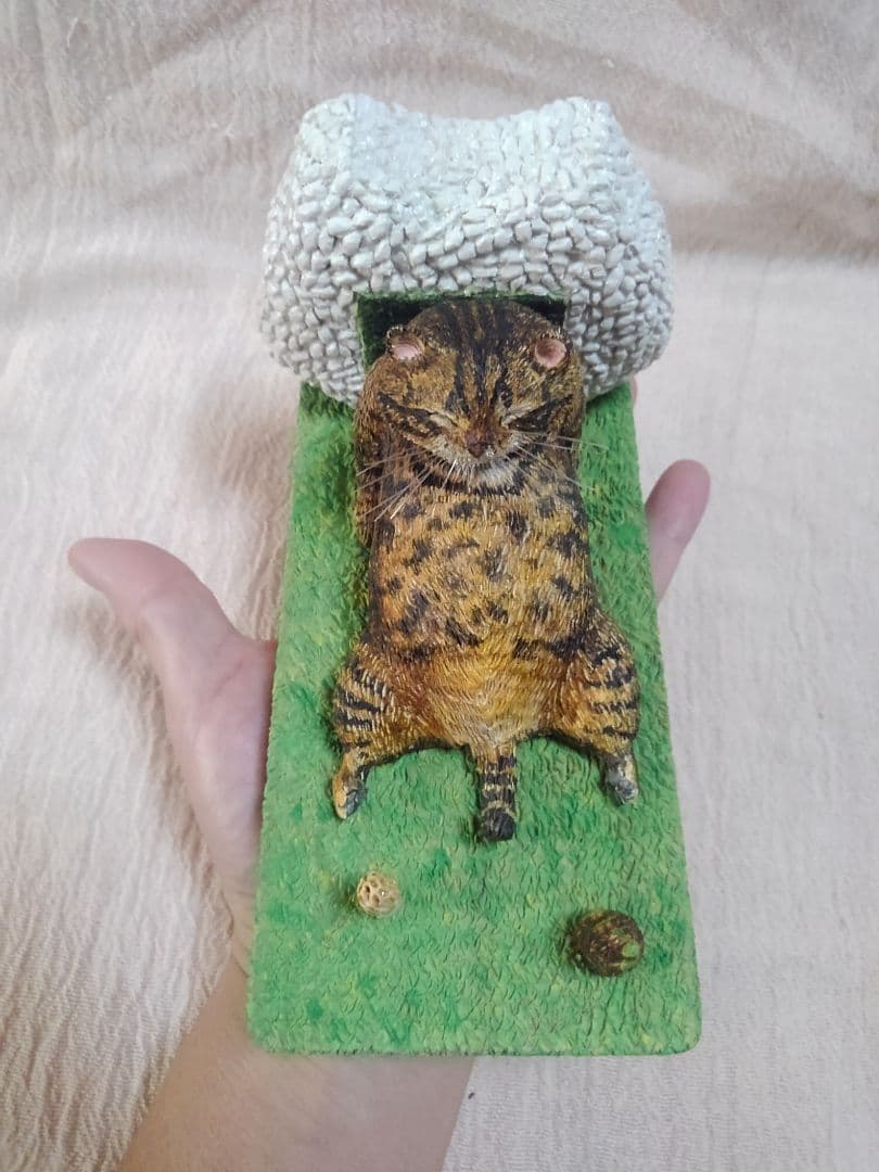 木彫りのデブ猫ボスの置物