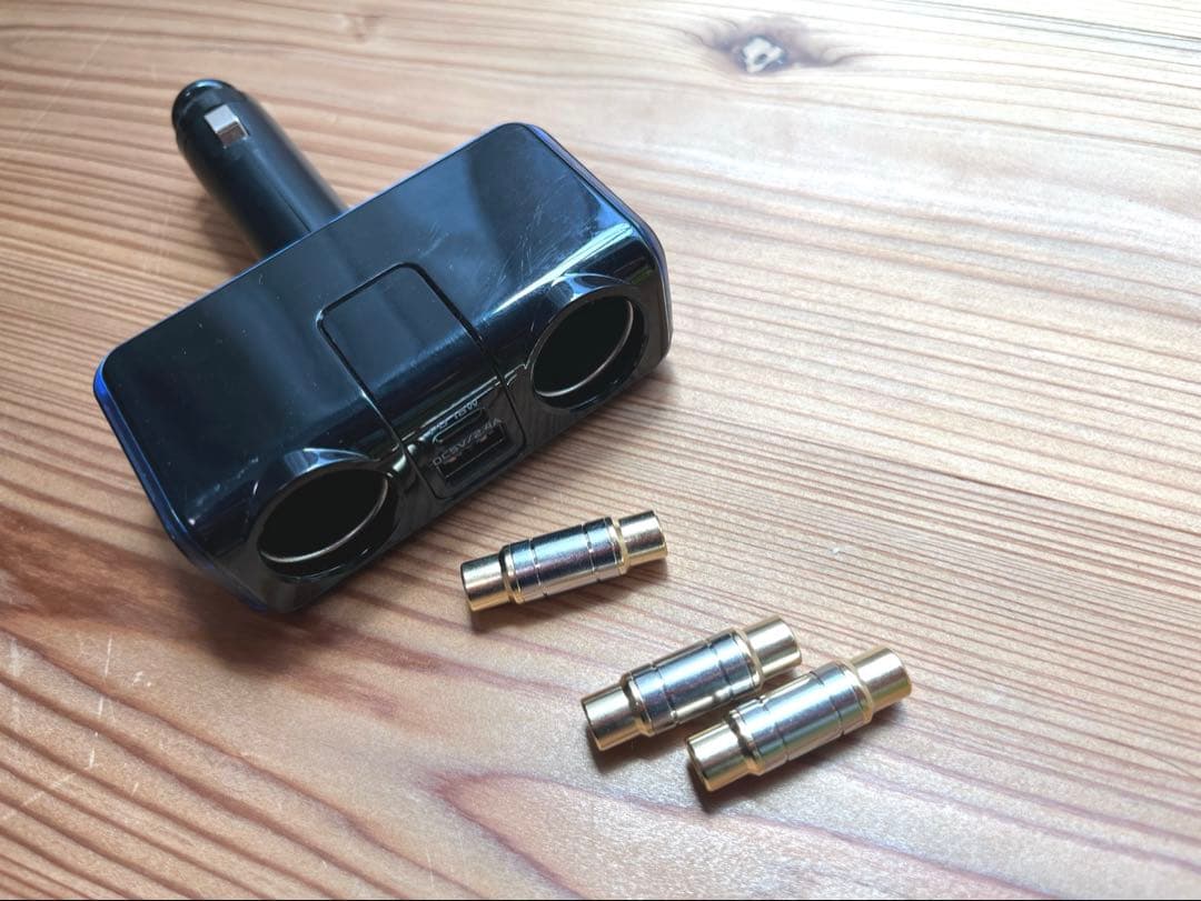 【オマケ有】ヘッドレストモニターDVDプレーヤー　キュリオムQriom２台セット