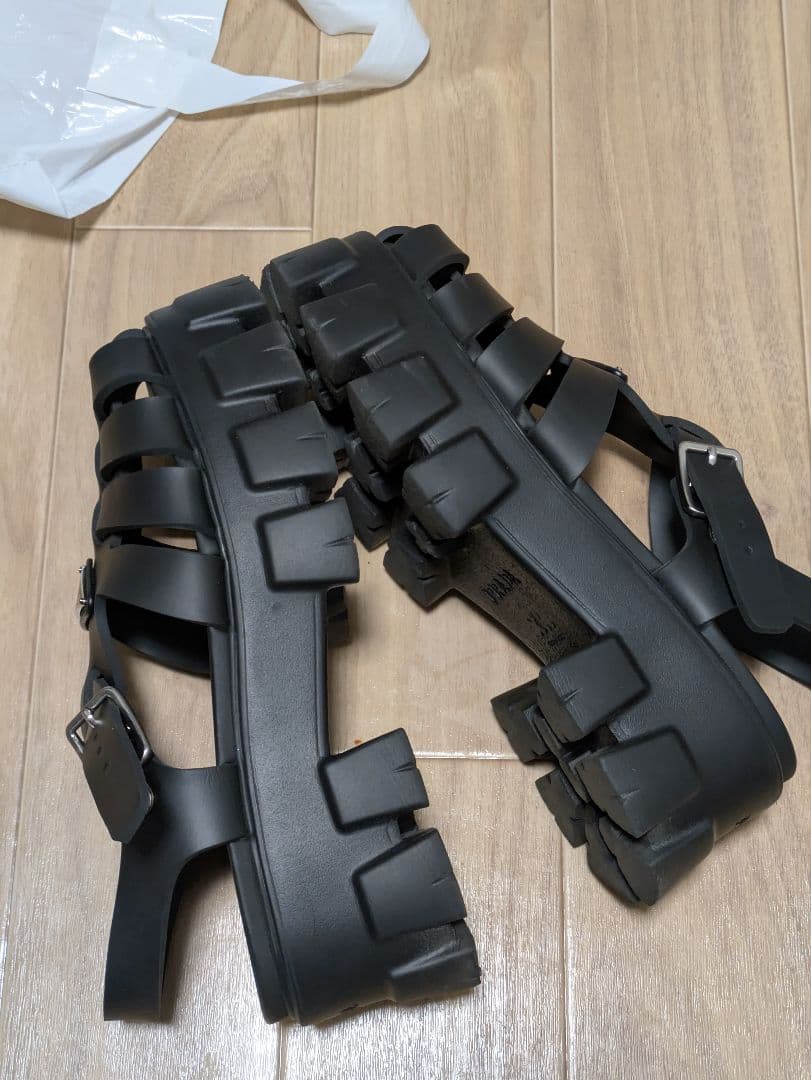 PRADA モノリス ラバーサンダル 37