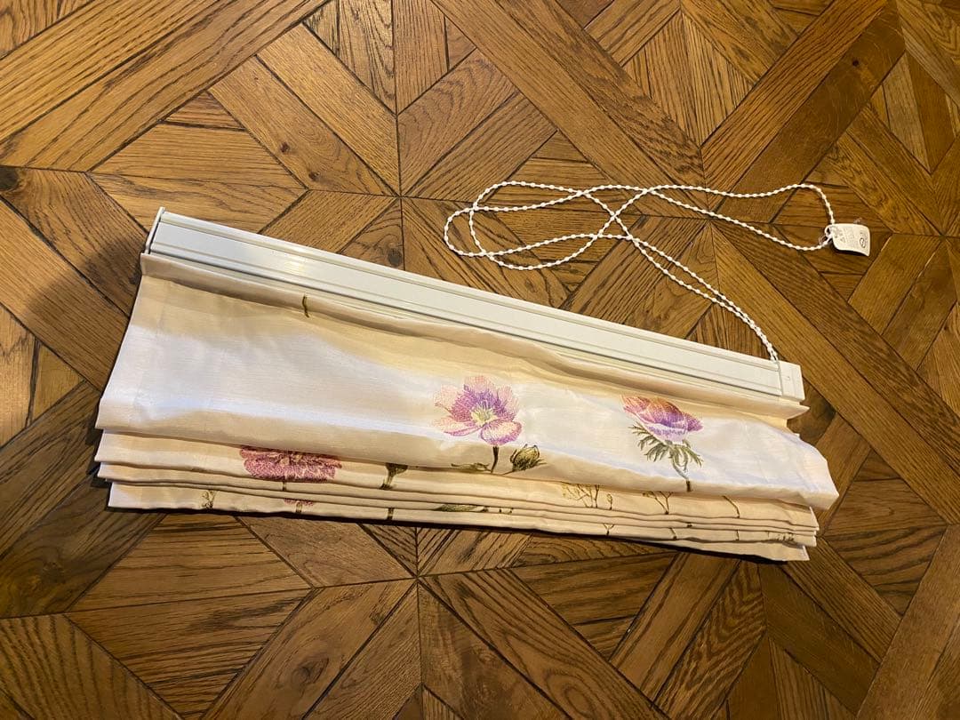 モーリスロールカーテン3セット、表示価額は、一つのみ