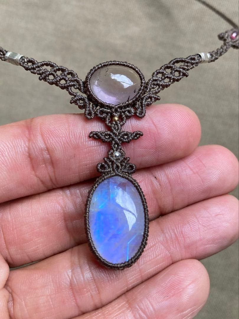 レインボームーンストーン　アメジスト　マクラメネックレス