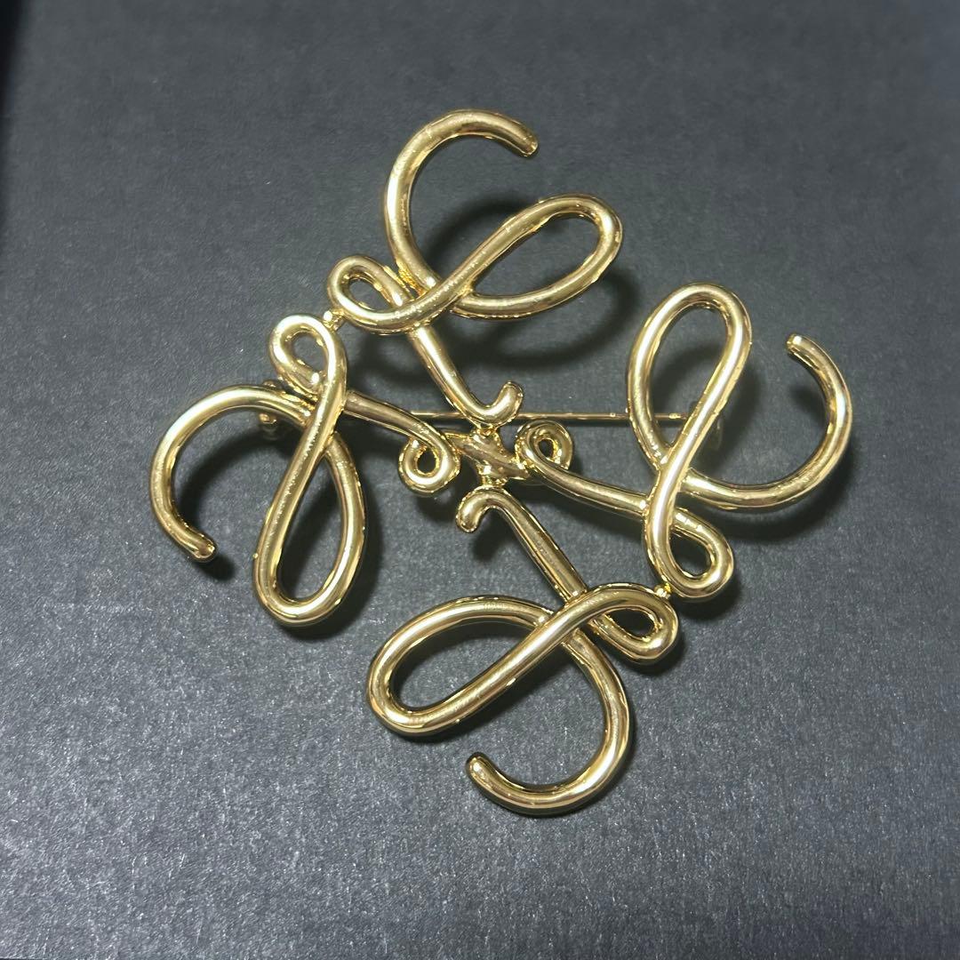 美品 LOEWE ロエベ アナグラム ブローチ メタル