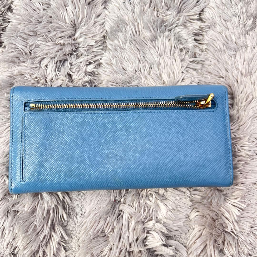 良品✨PRADA メタルバー　メタルロゴ　長財布 サフィアーノ　水色　レディース