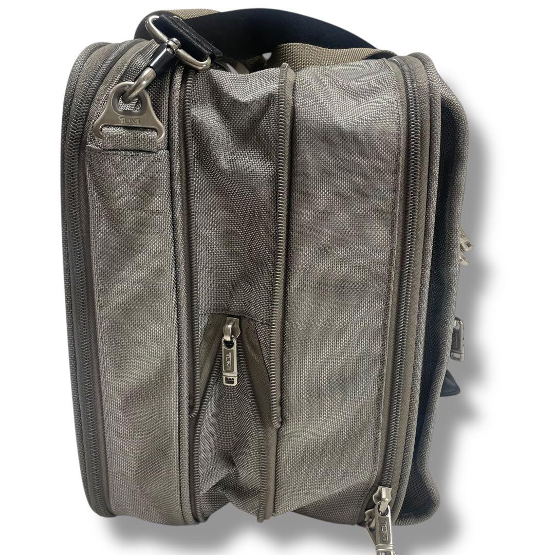 トゥミ　TUMI ビジネス　旅行バッグ　希少品　大谷用　グレー　ショルダーバッグ