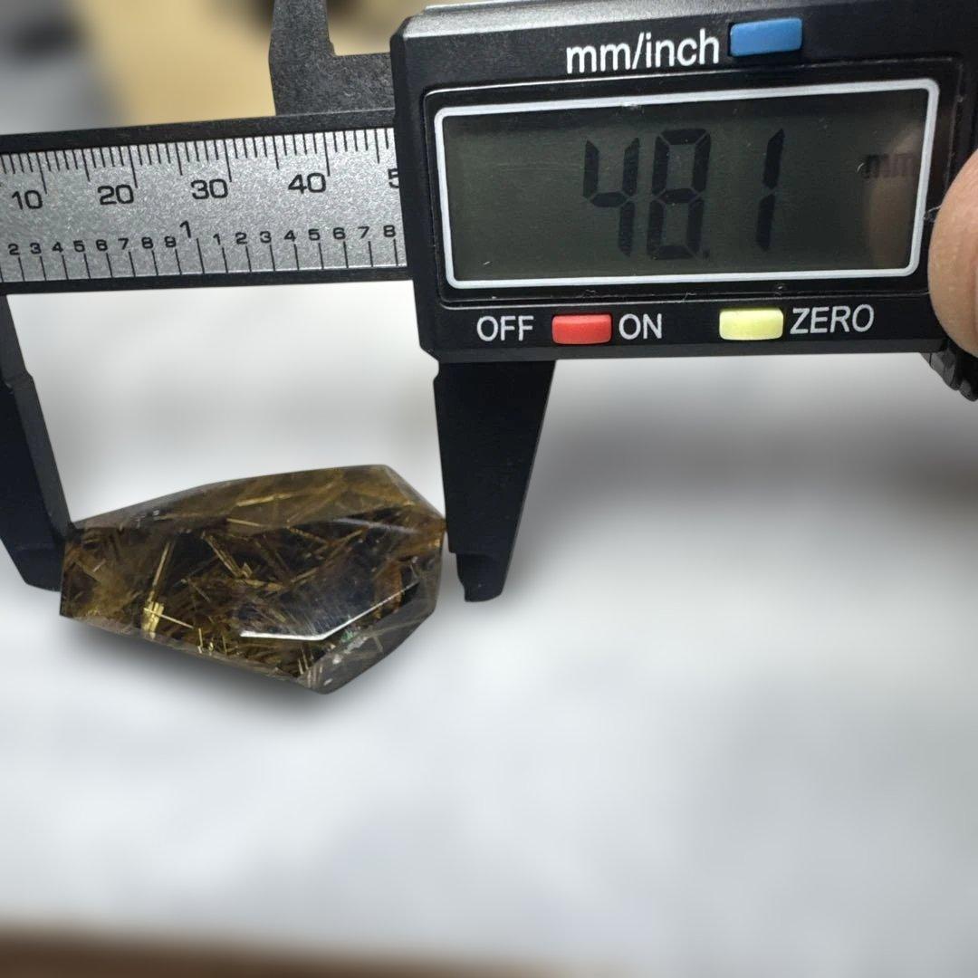 【極上品】太陽放射ルチルクォーツ 原石 ポイント 高透明 黄金針