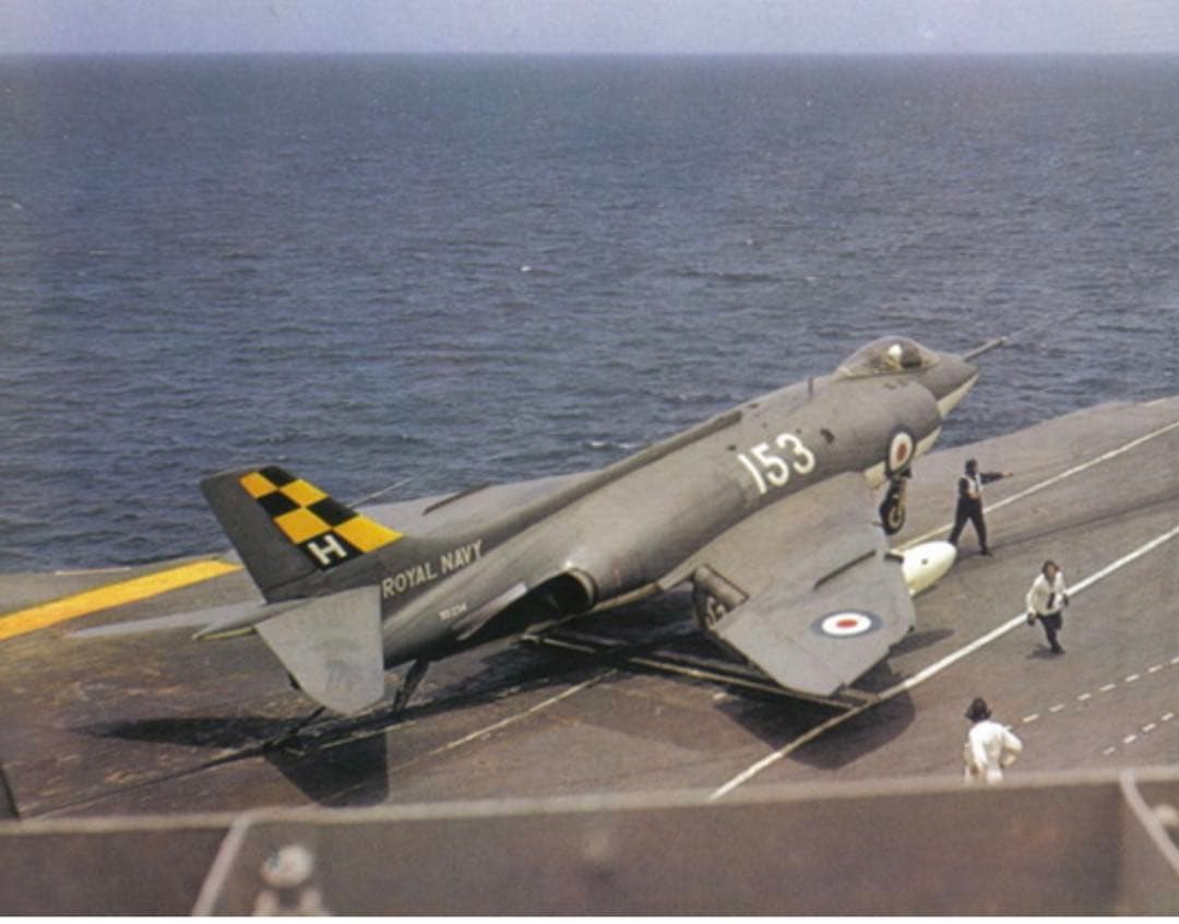 XTRAKIT イギリス海軍 スーパーマリン シミター F1 艦上戦闘機 未組立