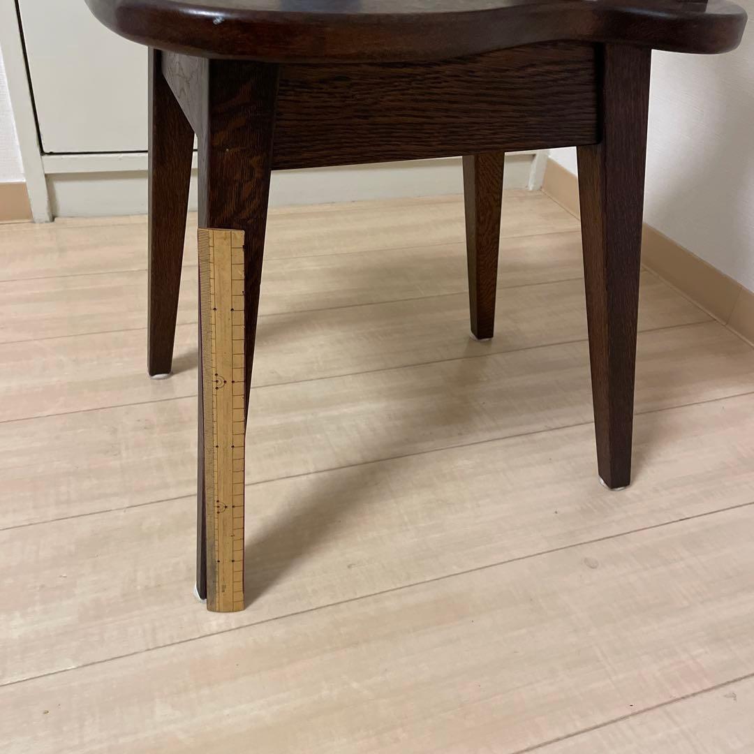 ハート型背もたれの木製チェア