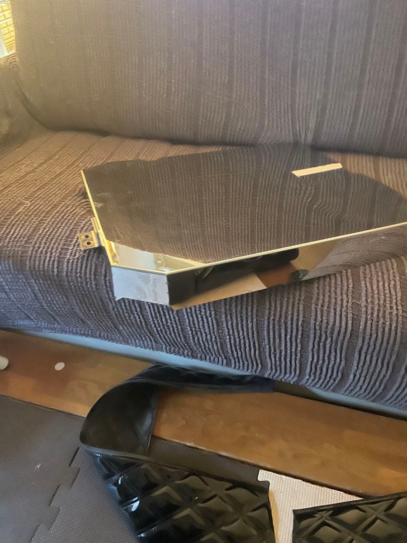 日野グランドプロフィアバッテリーカバーと押さえと前面パネル3点セット