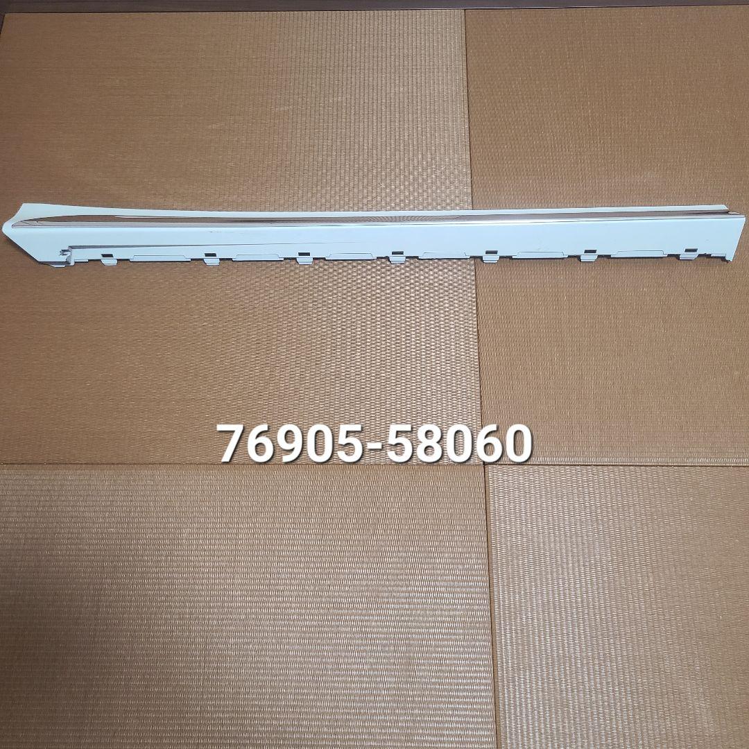 30　アルファード　ヴェルファイア　サイドマッドガード　メーカー不明メッキモール