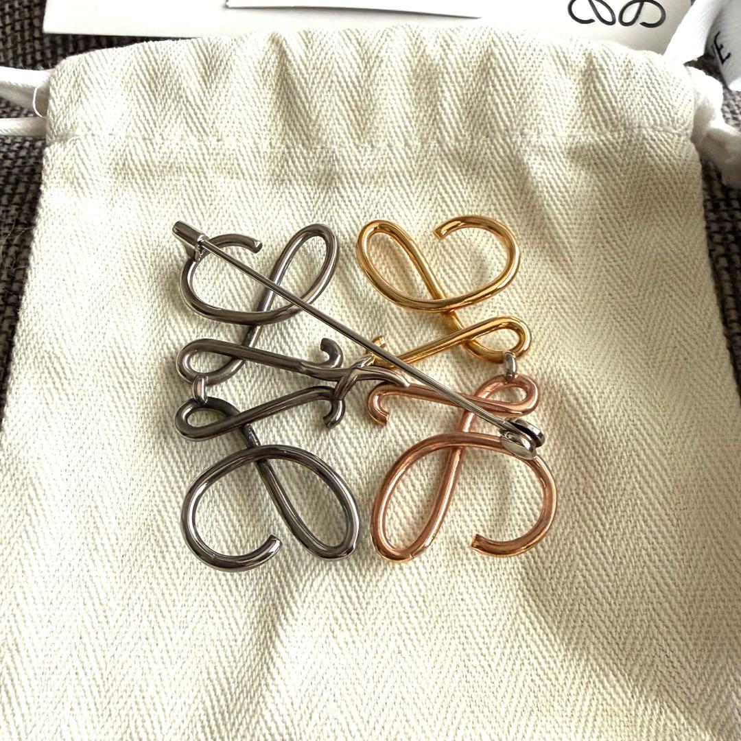 専用商品 ロエベアナグラム ブローチ