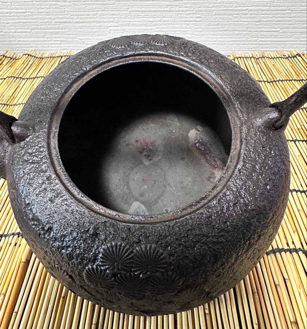 ＵＳＥＤ品 南部清茂造　１５型松文様　鉄瓶　南部鉄瓶　南部鉄器　鉄瓶