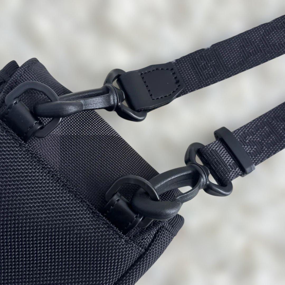 【BLACK LABEL】ブラック チェック柄 ミニショルダーバッグ　サコッシュ