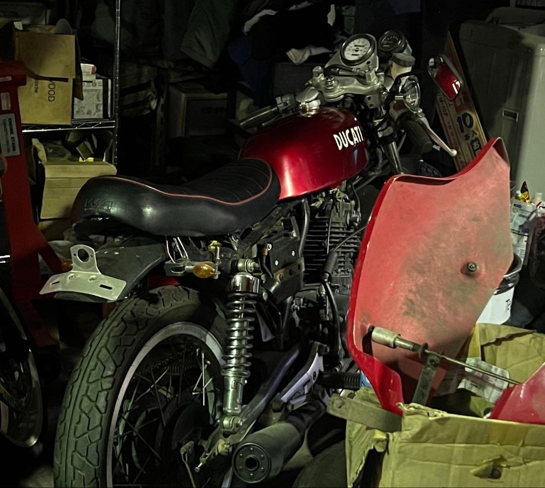 アルミタンク　赤　車種不明