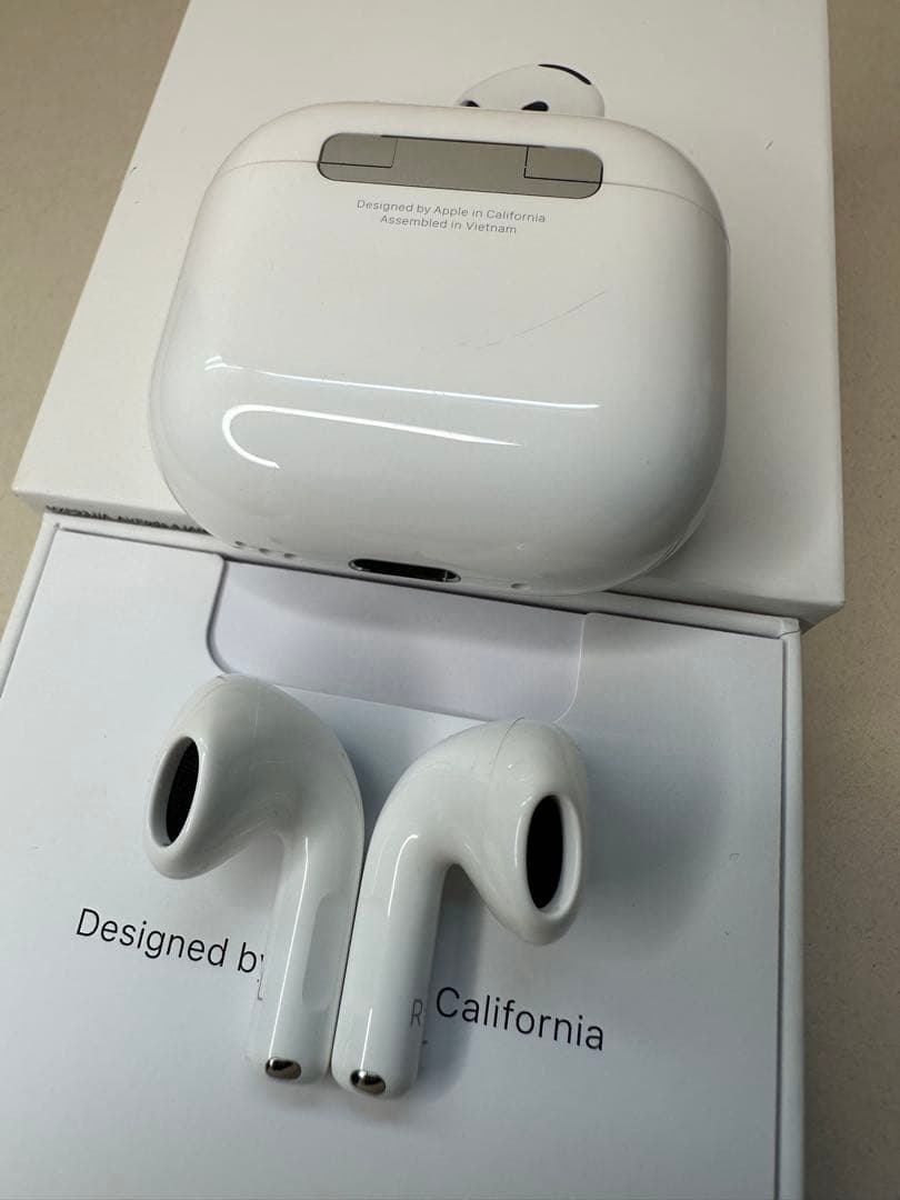 【美品】AirPods 4 ANCモデル MXP93J/A 39PYJ