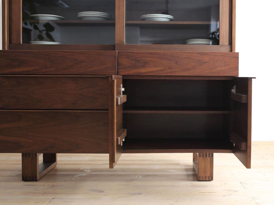 【ほぼ新品】BIS / ビス 北欧風ウッド製ガラス扉食器棚