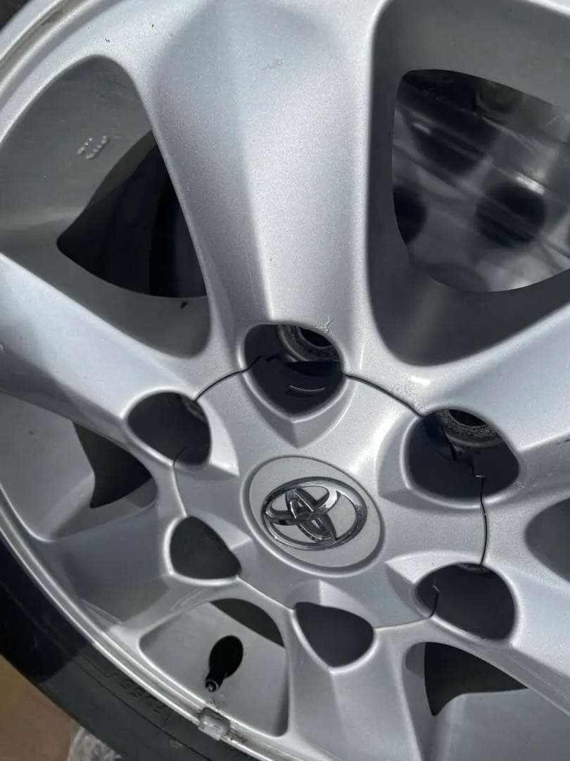 大特価⭐︎履き替えるなら　トヨタ純正ハイエース純正アルミが売りの4本セット