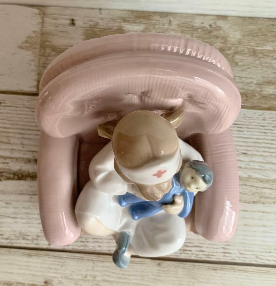 リヤドロNAO ナースごっこ 女の子 フィギュリン