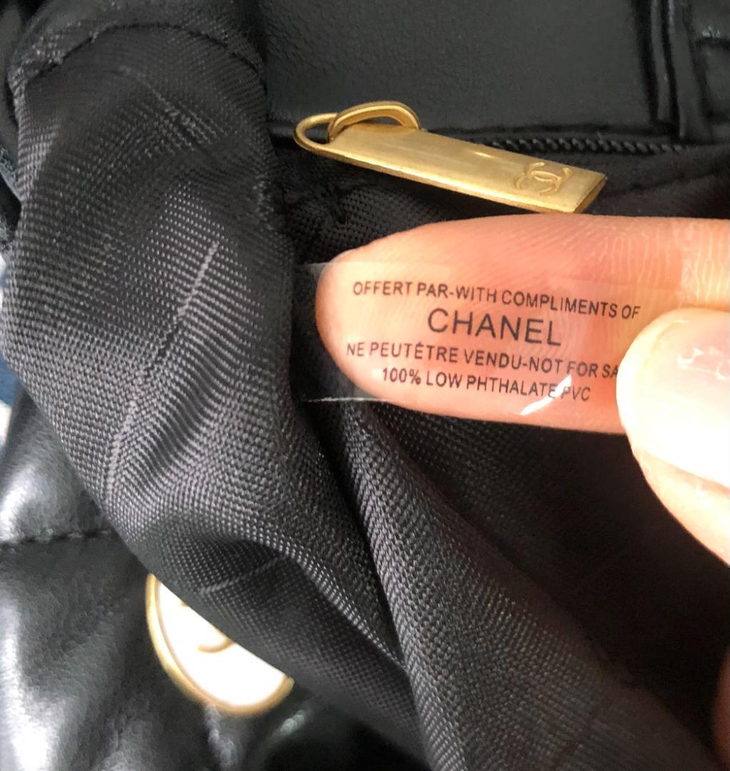 ショルダーバッグ　ノベルティ　ブラック　ブラック　ロゴ多い　バッグ