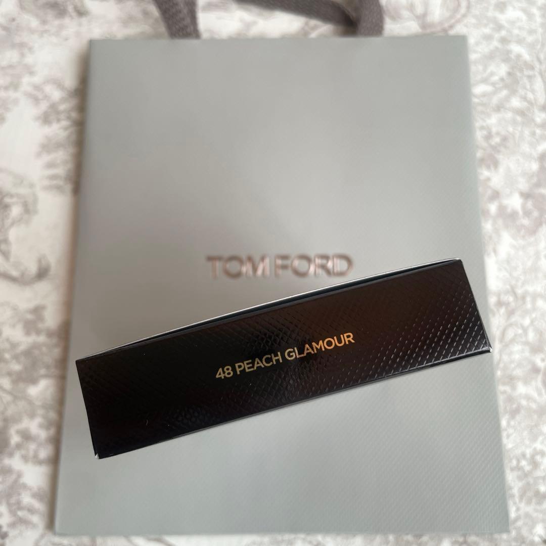 新品未開封　トム フォード ラグジュアリー アイシャドウ　48 ピーチ グラマー