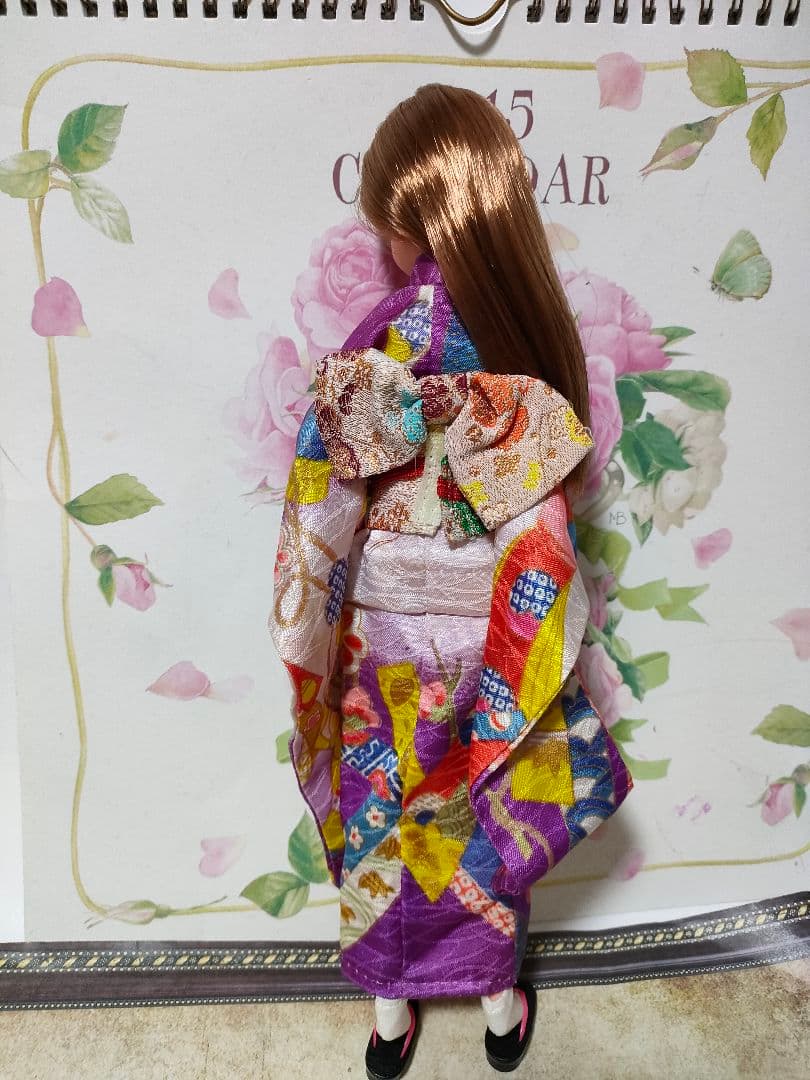 茶髪　赤いアイシャドウのジェニーちゃん　着物ジェニー？　リカちゃん