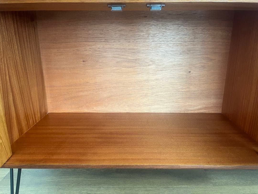 G-plan サイドボード　アイアンレッグ　ミッドセンチュリー木製キャビネット