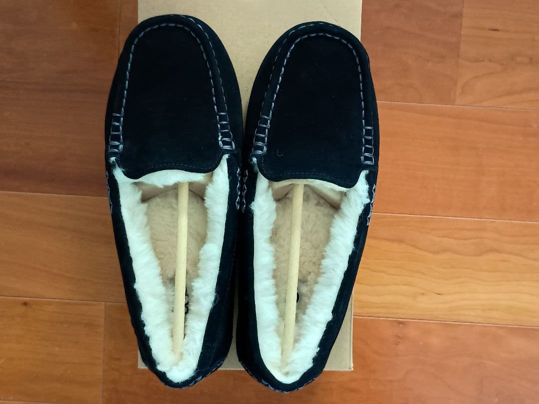 UGG Ansley ブラック　BLK　ローファー モカシン スリッポン 8D
