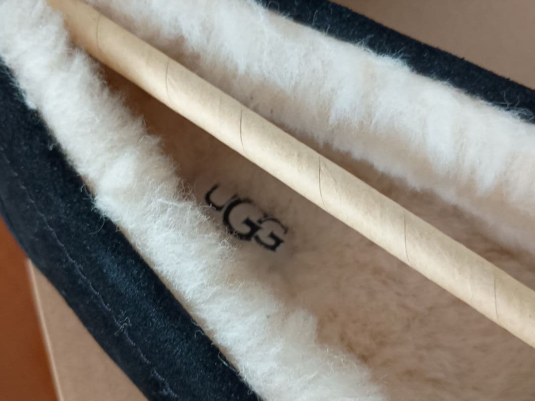 UGG Ansley ブラック　BLK　ローファー モカシン スリッポン 8D